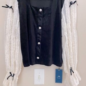 J.ING | black/cream ruffle trim sleeve blouse with pearl buttons | NWT